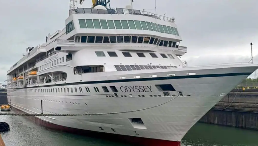 belfast cruise ship stuck